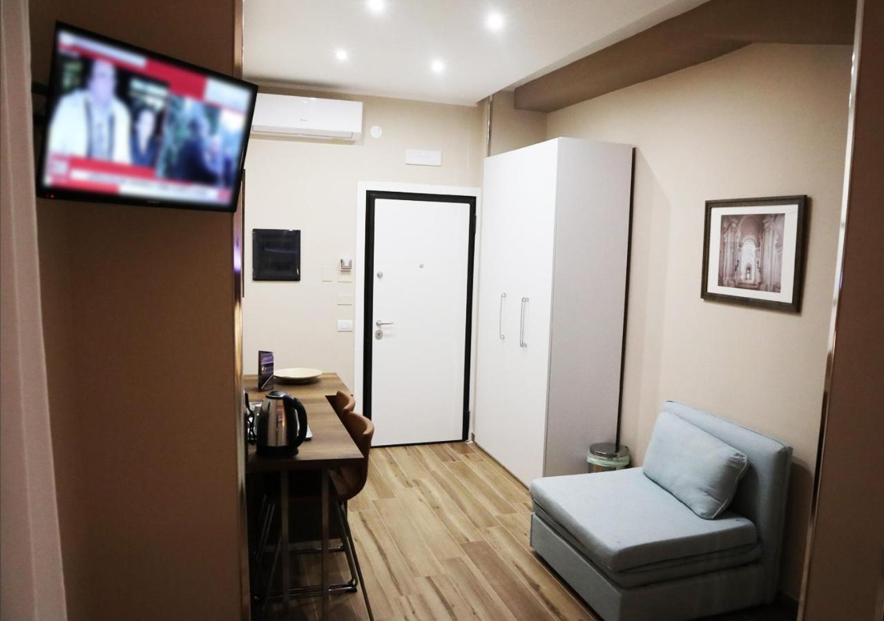 Bed and Breakfast Residenza La Reggia Казерта Экстерьер фото