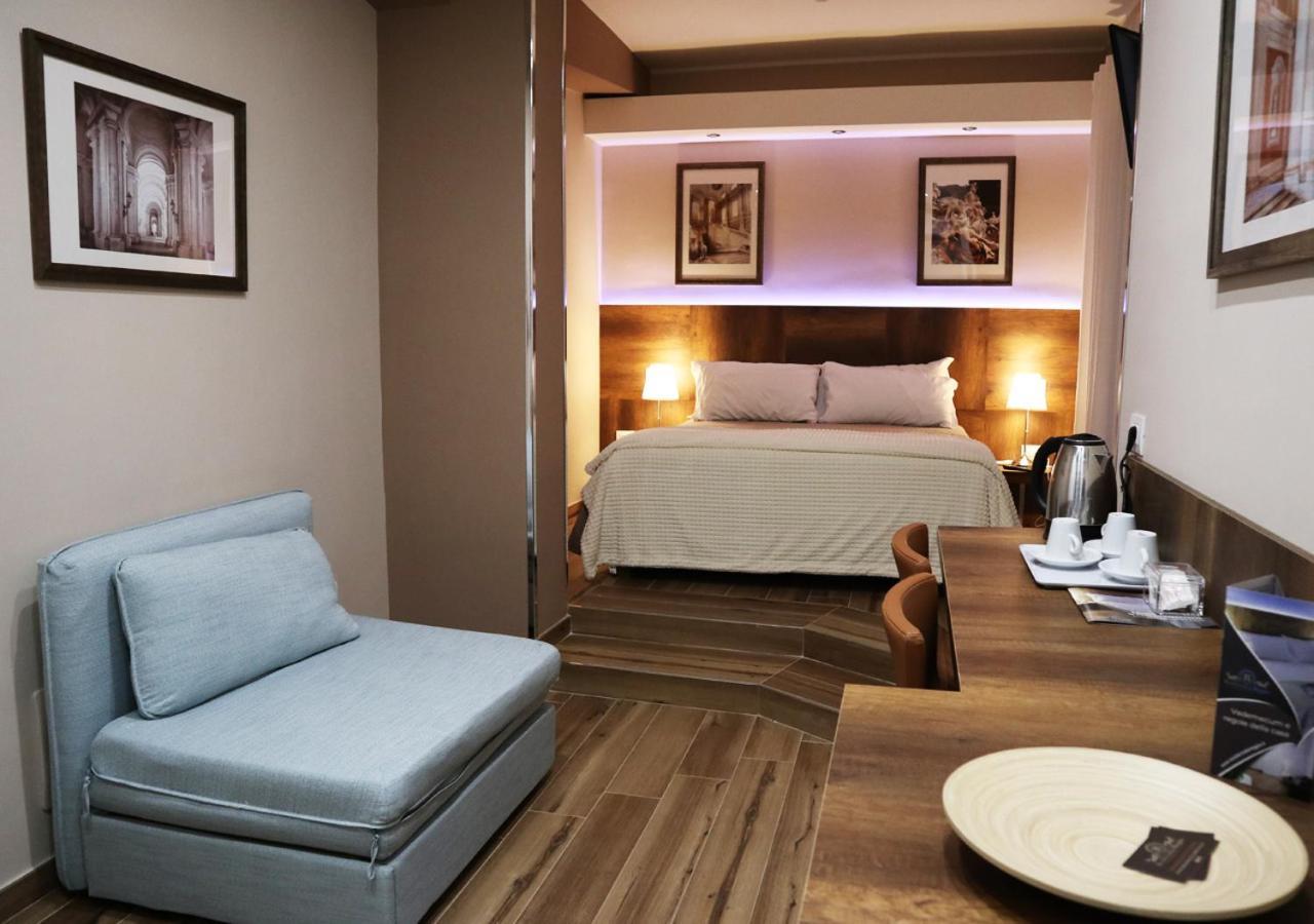Bed and Breakfast Residenza La Reggia Казерта Экстерьер фото