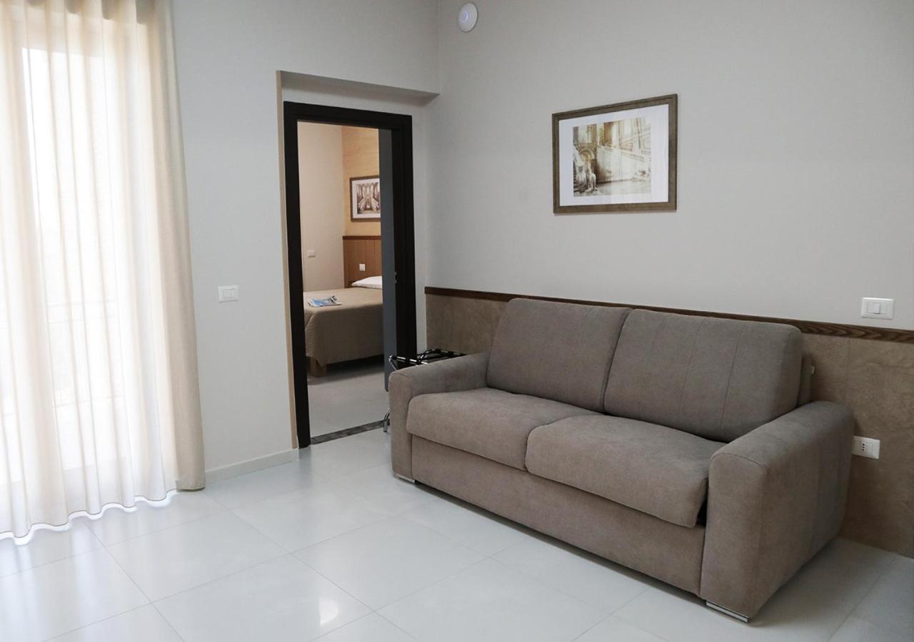 Bed and Breakfast Residenza La Reggia Казерта Экстерьер фото