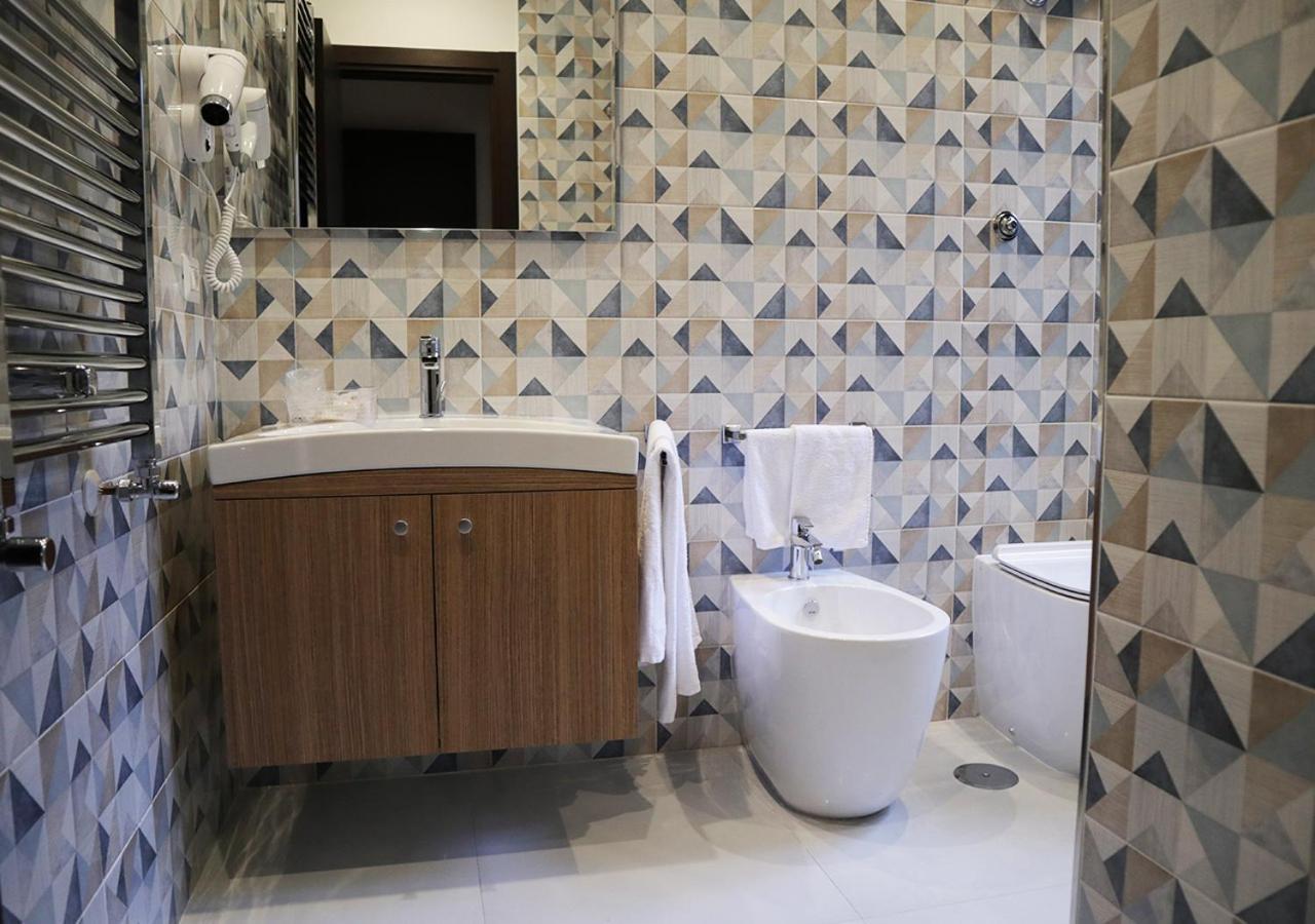 Bed and Breakfast Residenza La Reggia Казерта Экстерьер фото