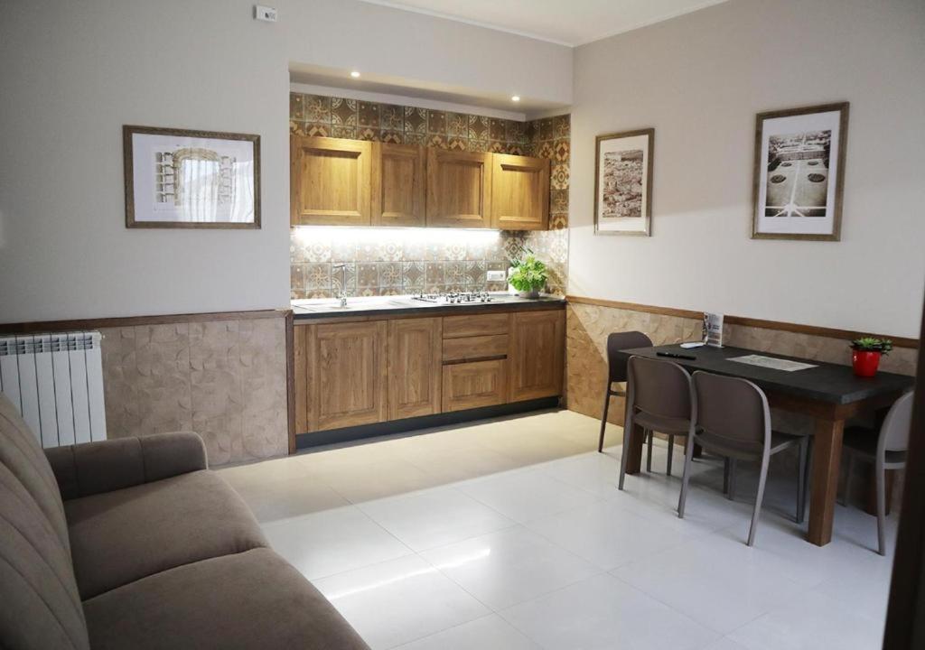 Bed and Breakfast Residenza La Reggia Казерта Экстерьер фото